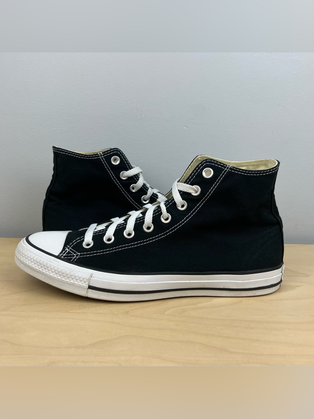 Converse Men’s Size 9.5 All Star Chuck Taylor Hi Top Black & White Shoes - Picture 3 of 10